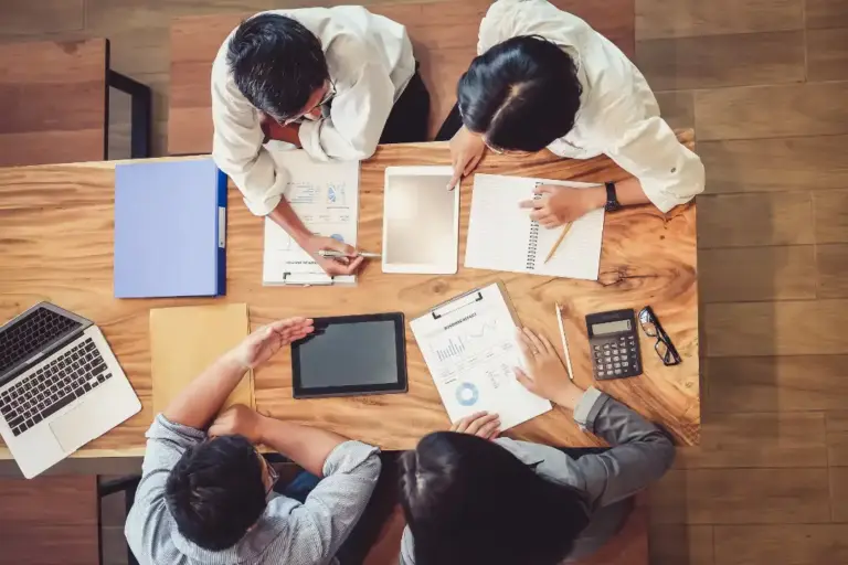 Traditional or Digital Marketing? Choose the Right Mix