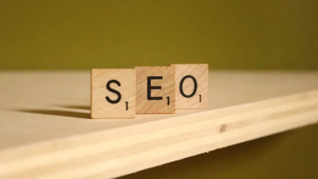 Wooden tiles spelling SEO on shelf