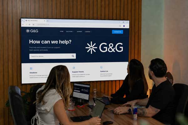 G&G Worldwide team in discussion